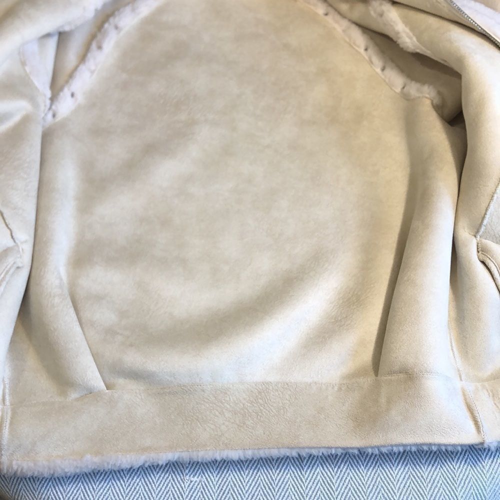 Faux Fur Shearling Off-White Jacket/Coat Winter, Pit to Pit 23" Pre-Owned - Picture 15 of 16